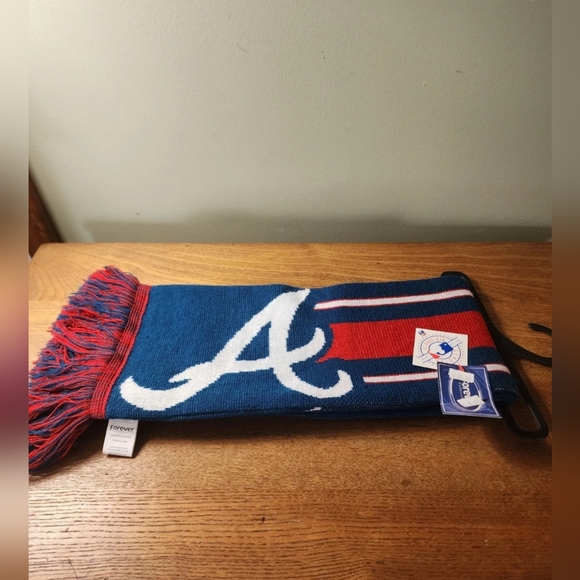 New Atlanta Braves Scarf, Genuine Major League Merchandise. - Picture 1 of 6